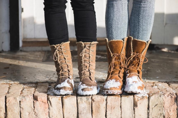 Насколько вредна обувь на плоской подошве зимой и как помочь ногам